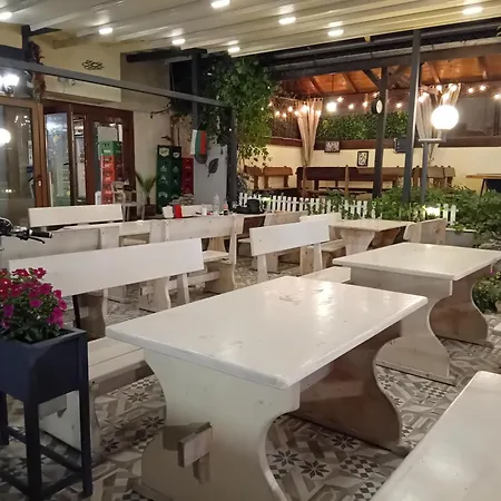 Oasis Guest house 2*